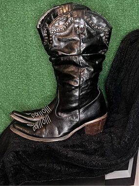 Bearpaw Black Leather Western Cowboy Boots Size 8
